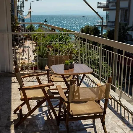 Houseloft Downtown Sea View דירה